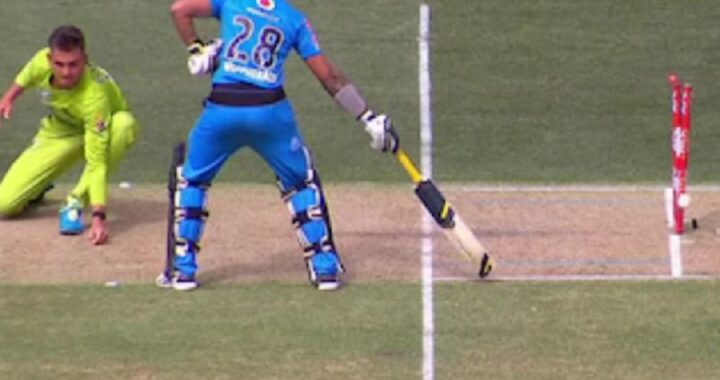 BBL: अजीबोगरीब तरीके से आउट हुआ बल्लेबाज, एक ही गेंद में दो बार ‘रन आउट’